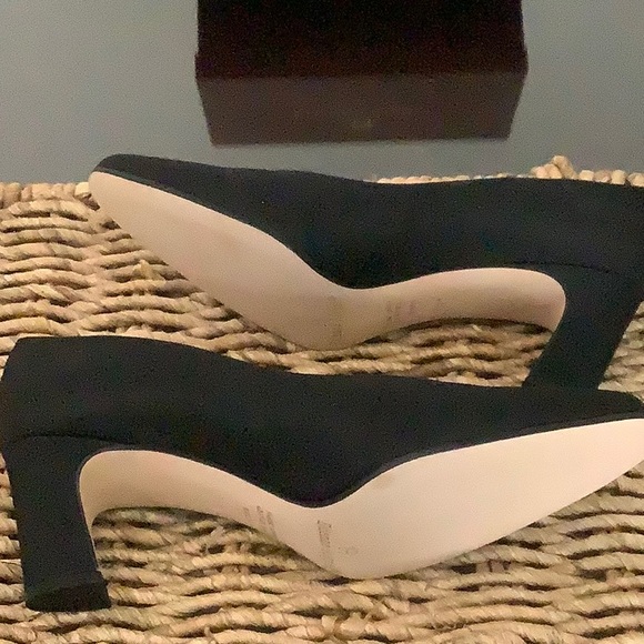 Brand new Etienne Aigner silk shoe - Picture 5 of 7